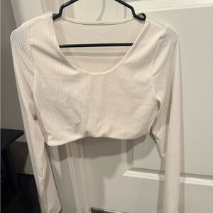 ALO YOGA- White Ribbed Long Sleeve Crop Top activewear